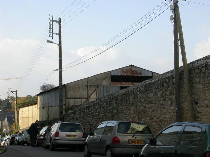 Vue des murs de la scierie Peyron. ; Vue du mur sud de l'enclos, côté rue Jean Oberlé.