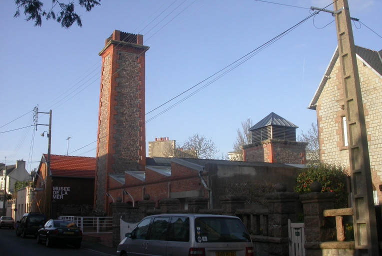 Usine de produits agro-alimentaires (sécherie de morues), puis usine de menuiserie, puis usine textile (voilerie), actuellement musée, rue de Labenne (Paimpol)