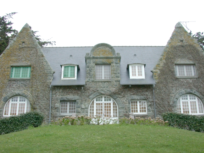 Vue générale du corps de logis (côté front de mer)