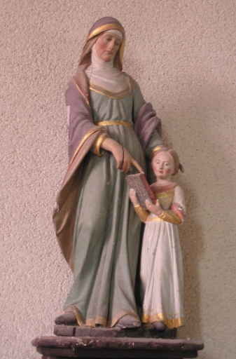 Vue générale de la statue de Sainte Anne et la Vierge
