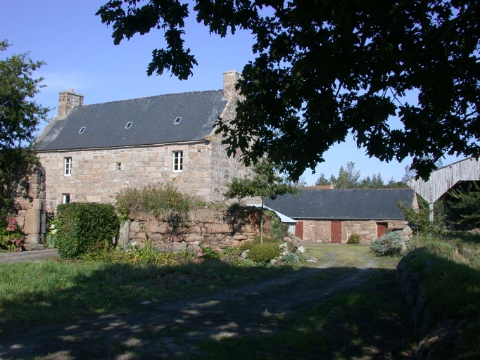 Vue générale ; Pleumeur-Bodou, Saint-Samson. Manoir (2ème quart du 17ème siècle)