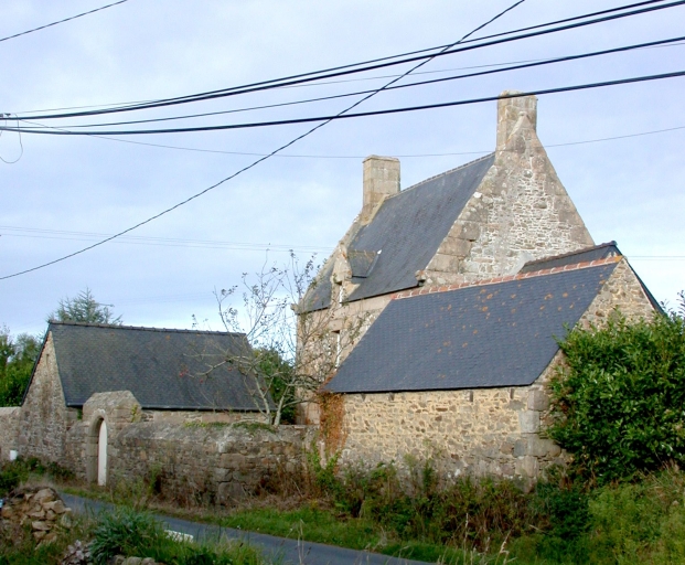 Vue générale ; Pleumeur-Bodou, Kervoëzan. Maison (17ème siècle)