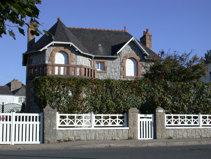 Vue générale ; Pleumeur-Bodou, l'Ile-Grande. Maison (2ème quart du 20ème siècle)