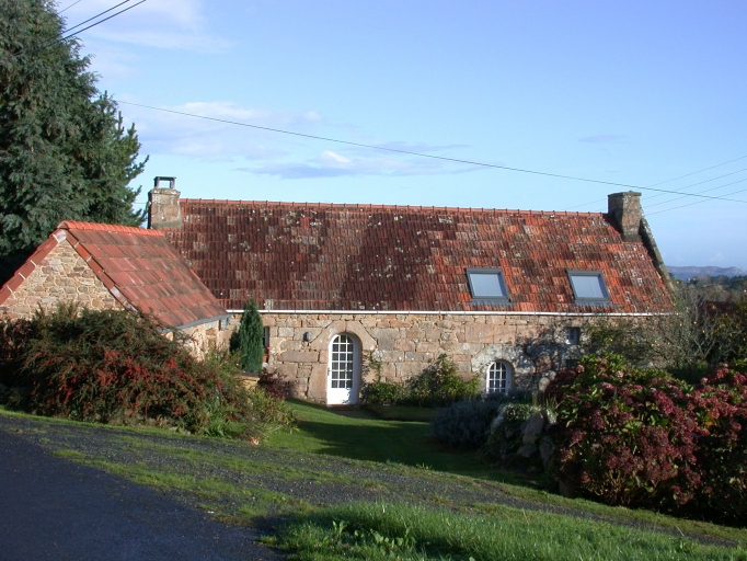 Vue générale (élévation antérieure) ; Pleumeur-Bodou, Kerianegan-Vras. Maison (17ème siècle)