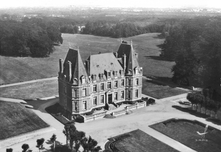Vue aérienne de la façade principale