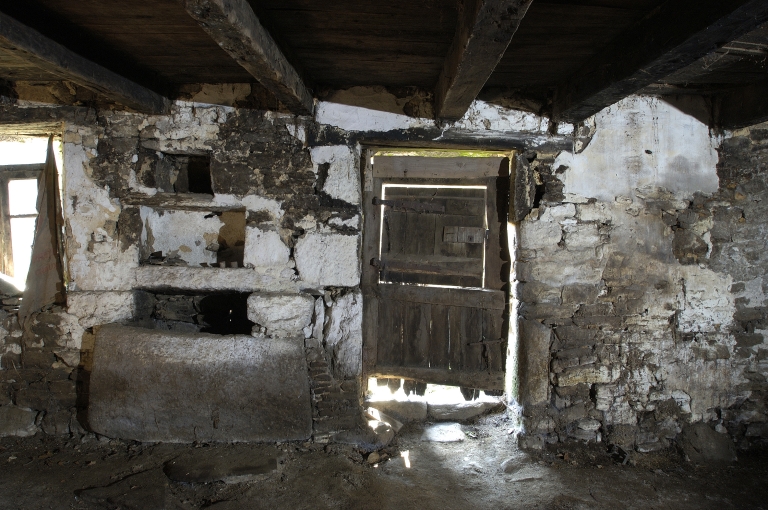 Intérieur : mur sud, vue générale