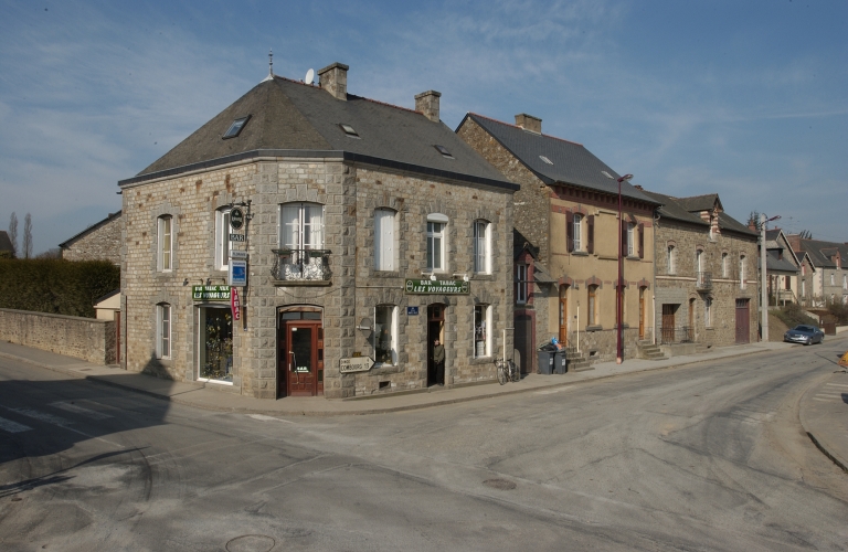 Ancien quartier de la poste ; Rue de la Haute Ville : ancien quartier de la poste