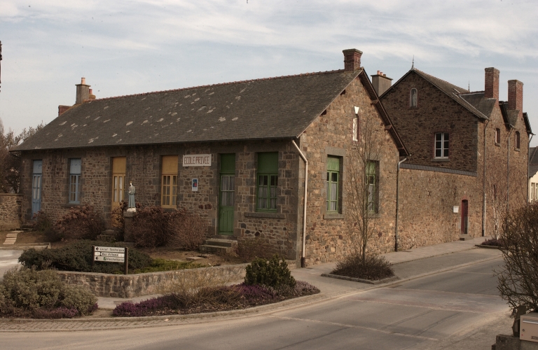 Ecole privée construite en deux fois (vue d'ensemble) ; Troisième école privée (1914 et 1931)