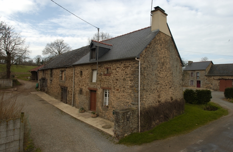 Vue générale nord-est ; Ferme de la Lézais