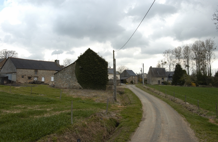 Vue générale ouest ; Le hameau de la Mazure