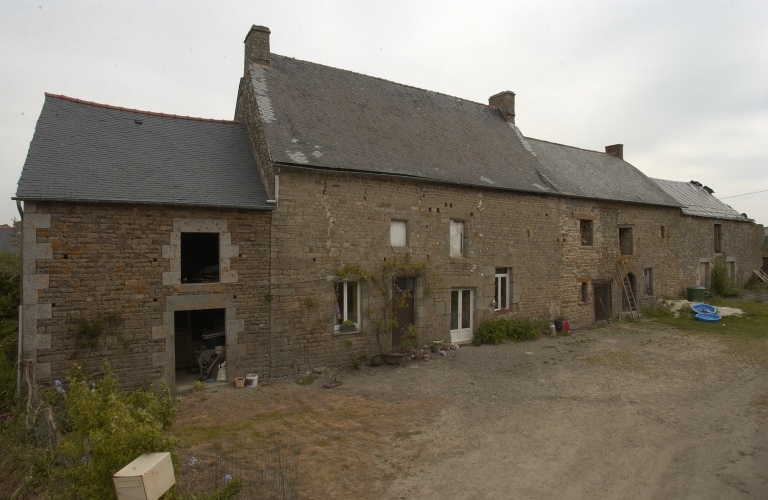 Les Coursières ; Vue générale de la façade sud de la ferme