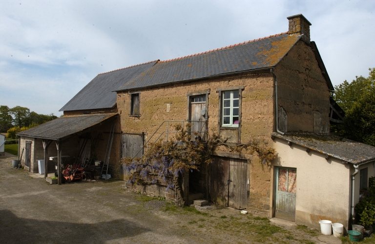 Vue générale de la ferme ; Logis sur dépendance : La Marquisière