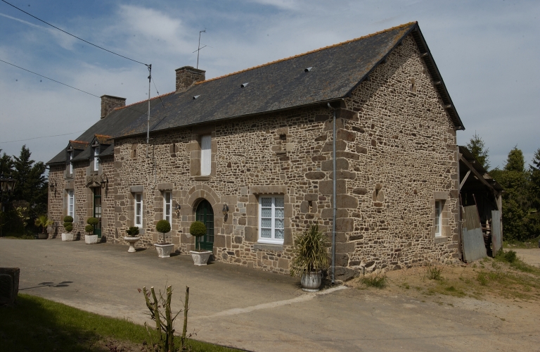 Le manoir de Bourgneuf : vue sud-est ; Le manoir du Bourg Neuf