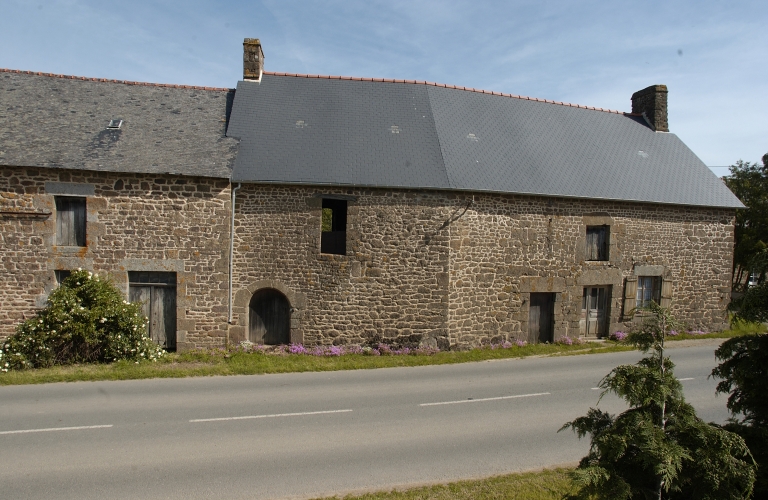 Une des fermes de Moussiaux ; Vue d'ensemble sud ; Une des fermes de Moussiaux