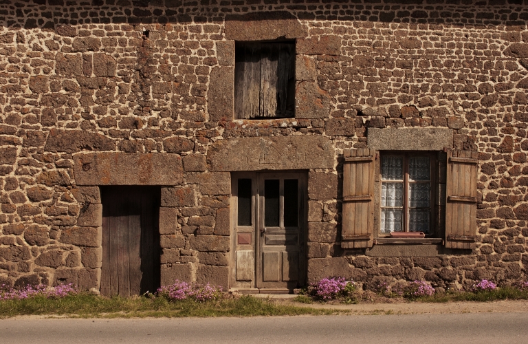 Détail des baies ; Détail de la façade d'une ferme de Moussiaux
