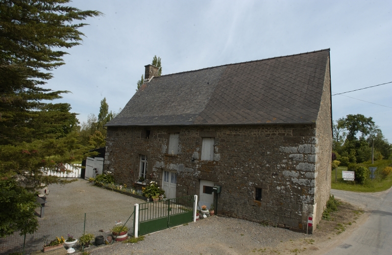 Une des fermes de la Boissière ; Vue générale sud-est