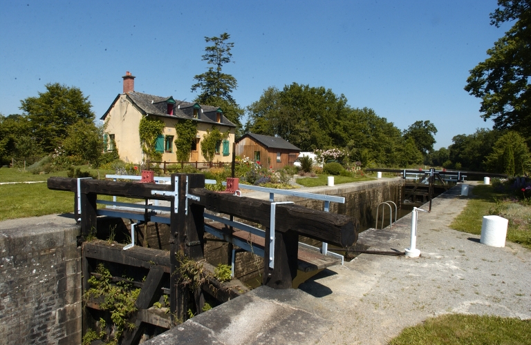 Vue de situation ; Vue générale du site d'écluse