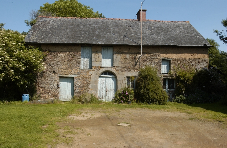 Vue générale en 2005 ; Ferme à Mont