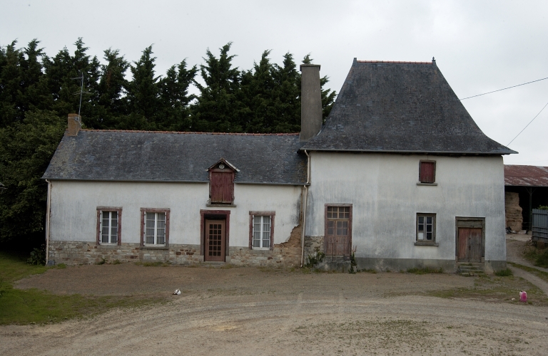 Ferme à la Haute Piglais ; Habitation du 16e siècle (à droite) agrandie au début du 20e siècle
