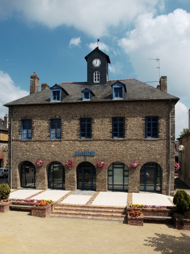 La mairie ; Vue générale sud ; La Mairie 