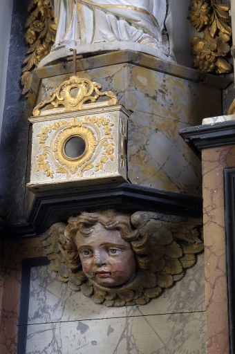 Reliquaire sous la statue de saint Pierre : vue générale