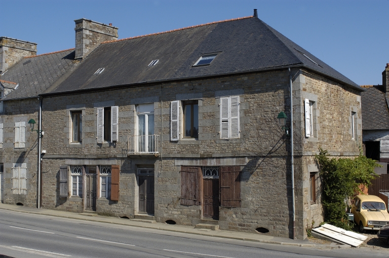 Vue générale ouest ; Maison à boutiques