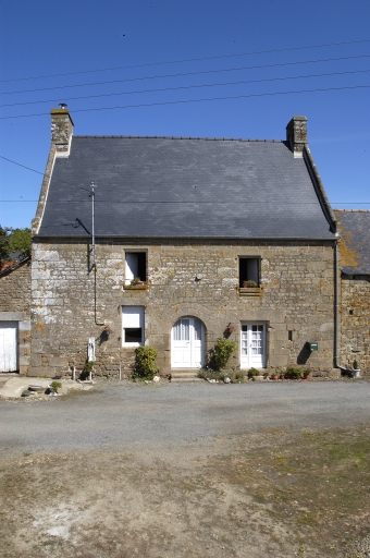Vue générale sud du corps de logis ; Ferme à la Bidois (limite 16e siècle 17e siècle)