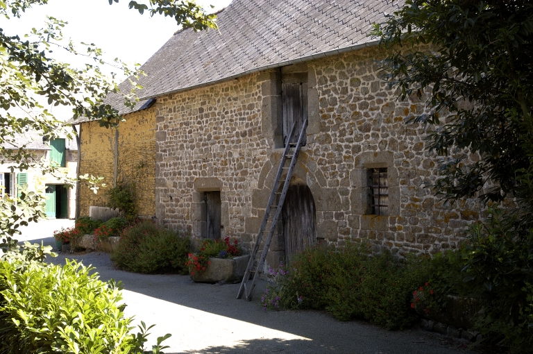 Vue générale ouest ; Ferme aux Courcières