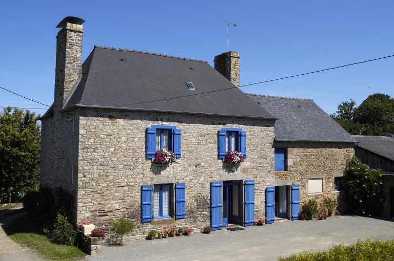 Vue générale sud-ouest ; Ferme du début du 19e siècle à Mont Bulin
