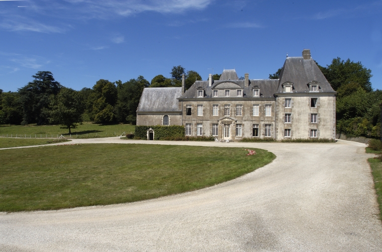 Vue générale sud ; Vue générale du château du Verger au Coq