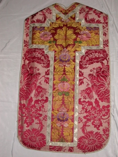 Ornement rouge n°1 : chasuble