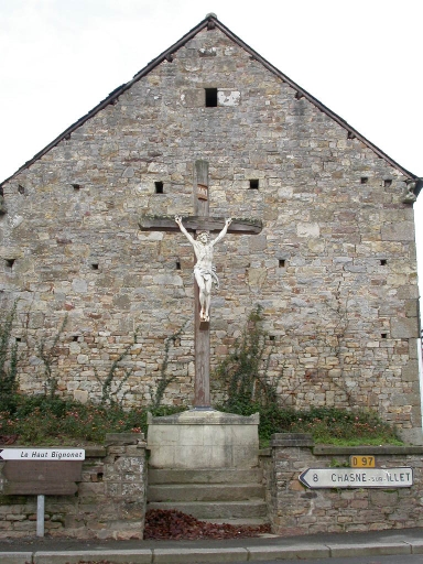 Vue générale sud ; Croix de la rue de la Guerche