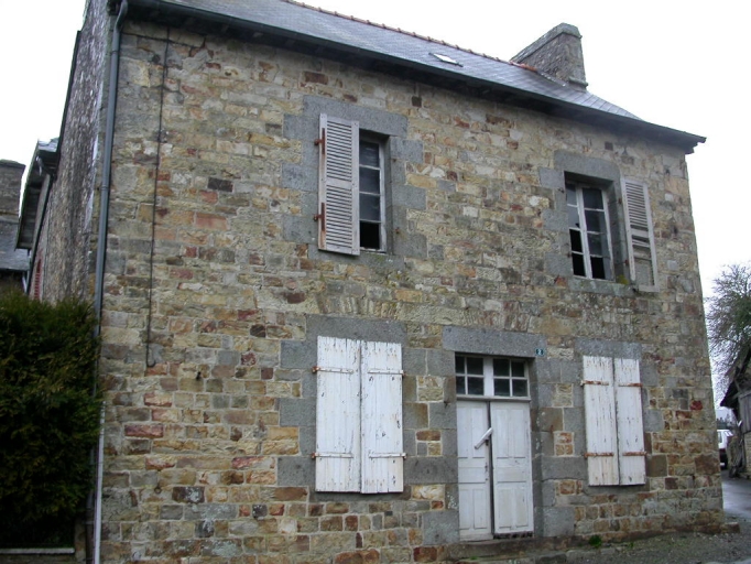 Vue générale ; Maison de la rue de la Chapelle