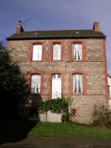 Vue générale sud ; Maison de la rue de la Guerche