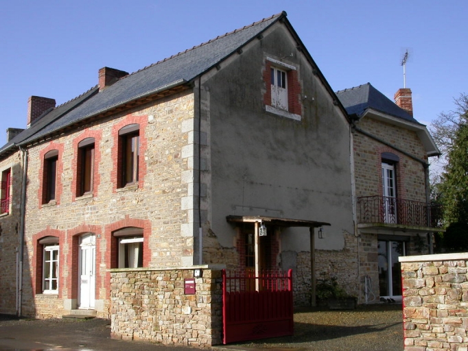 Vue générale sud-est ; Maison à boutique de la rue de la Guerche