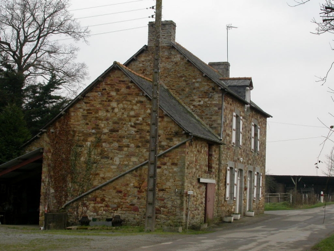 Vue générale nord-est ; Ancien café épicerie