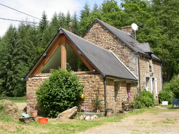 Vue générale sud-ouest ; La maison du meunier du moulin d'Orange ; La maison du meunier du moulin d'Orange