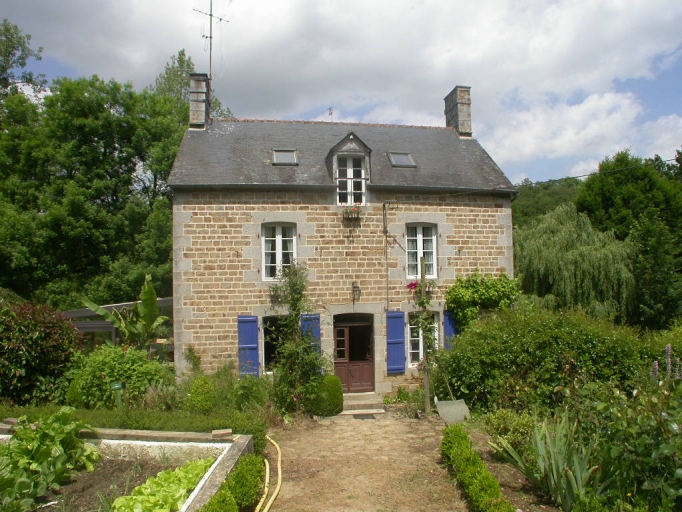 Vue générale sud ; La maison du meunier du moulin aux Moines
