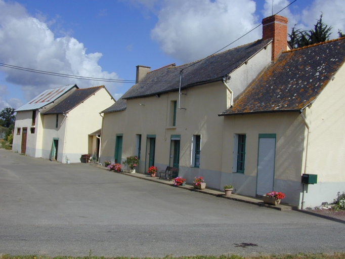 Alignement de quatre logis avec ses dépendances