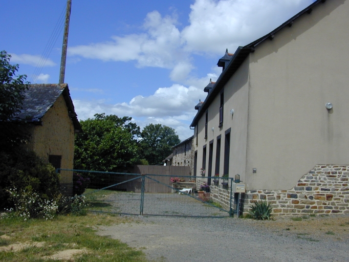 Ferme réagrandie aux 19e et 20e siècles