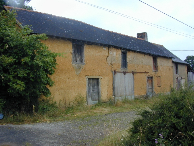 Ancienne ferme des 18e / 19e siècles ; Ferme à fonctions combinées à la Vieuville Hédé