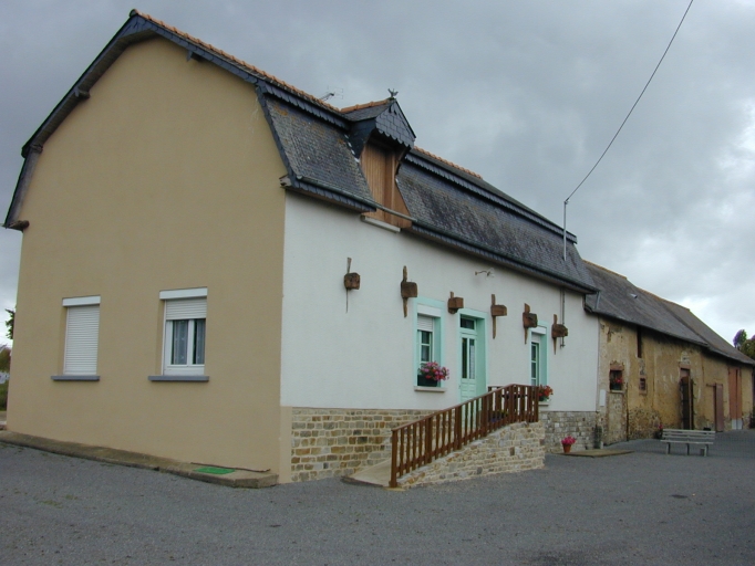 La Cognaudière ; Maison mixte pan de bois / terre (la Cognaudière)