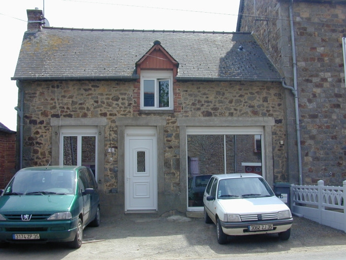 Maison à une pièce avec garage
