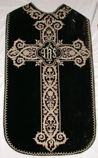 Ornement noir 1 : chasuble, étole
