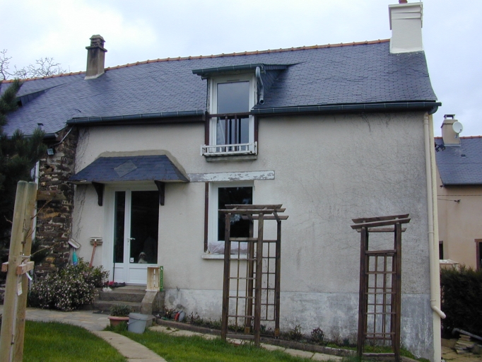 Logis à une pièce avec cellier en sous-sol