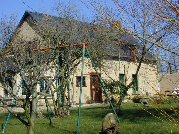 Petite ferme à fonctions combinées (logis et étable)