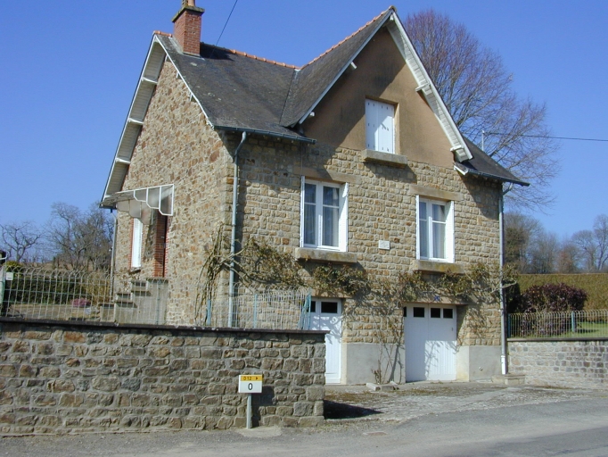 Maison du milieu du 20e siècle