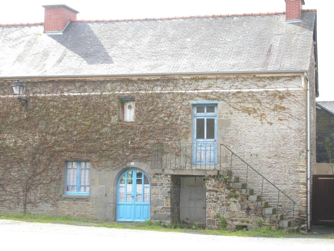 Vue générale ; Maison, place de l'église