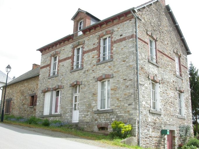 Vue générale ; Ancien café