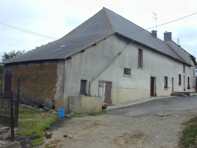 Bâtiment au nord de la ferme : écurie, laiterie, espace d'habitation